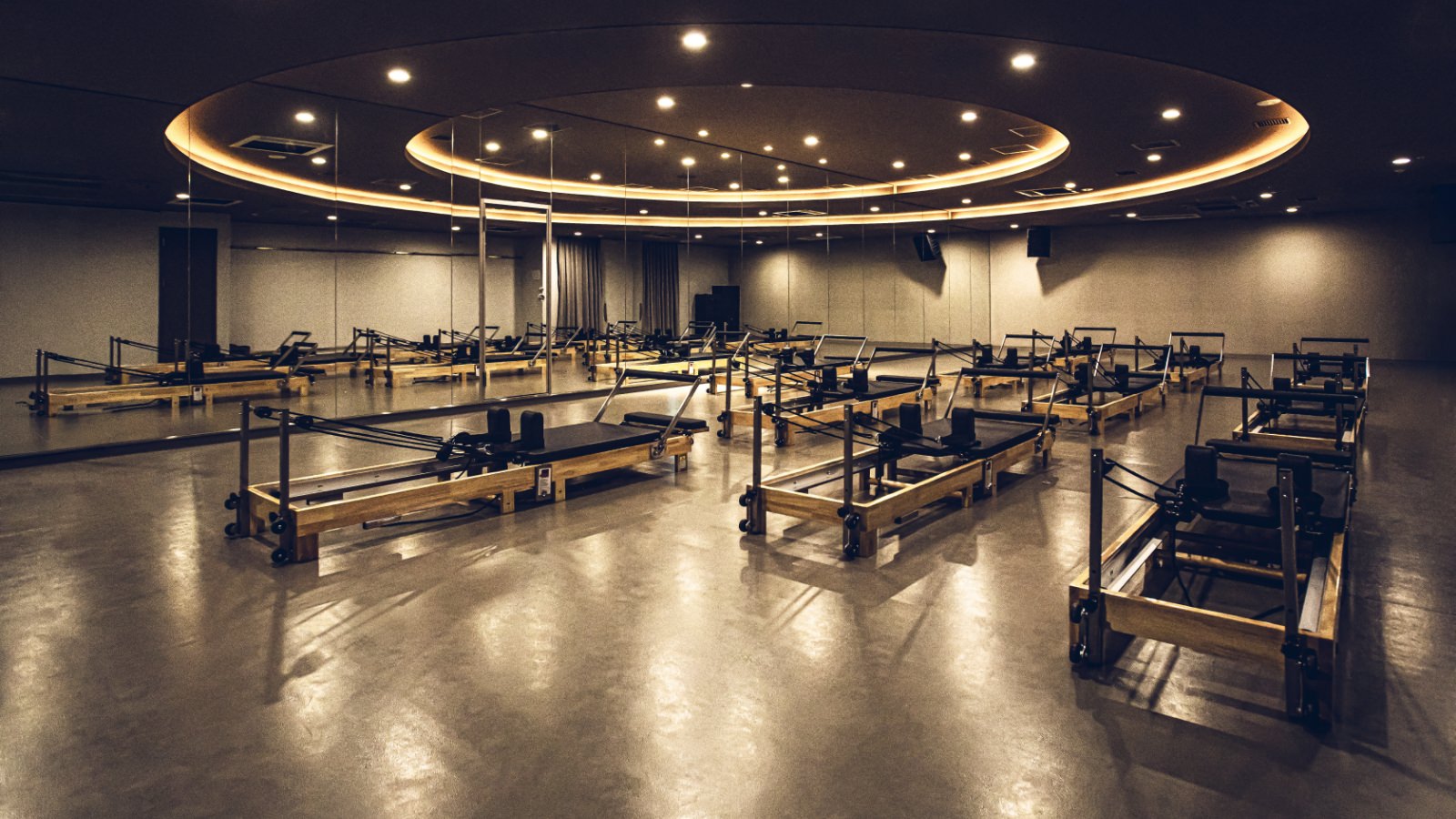 女性専用スタジオ（マシンピラティス）