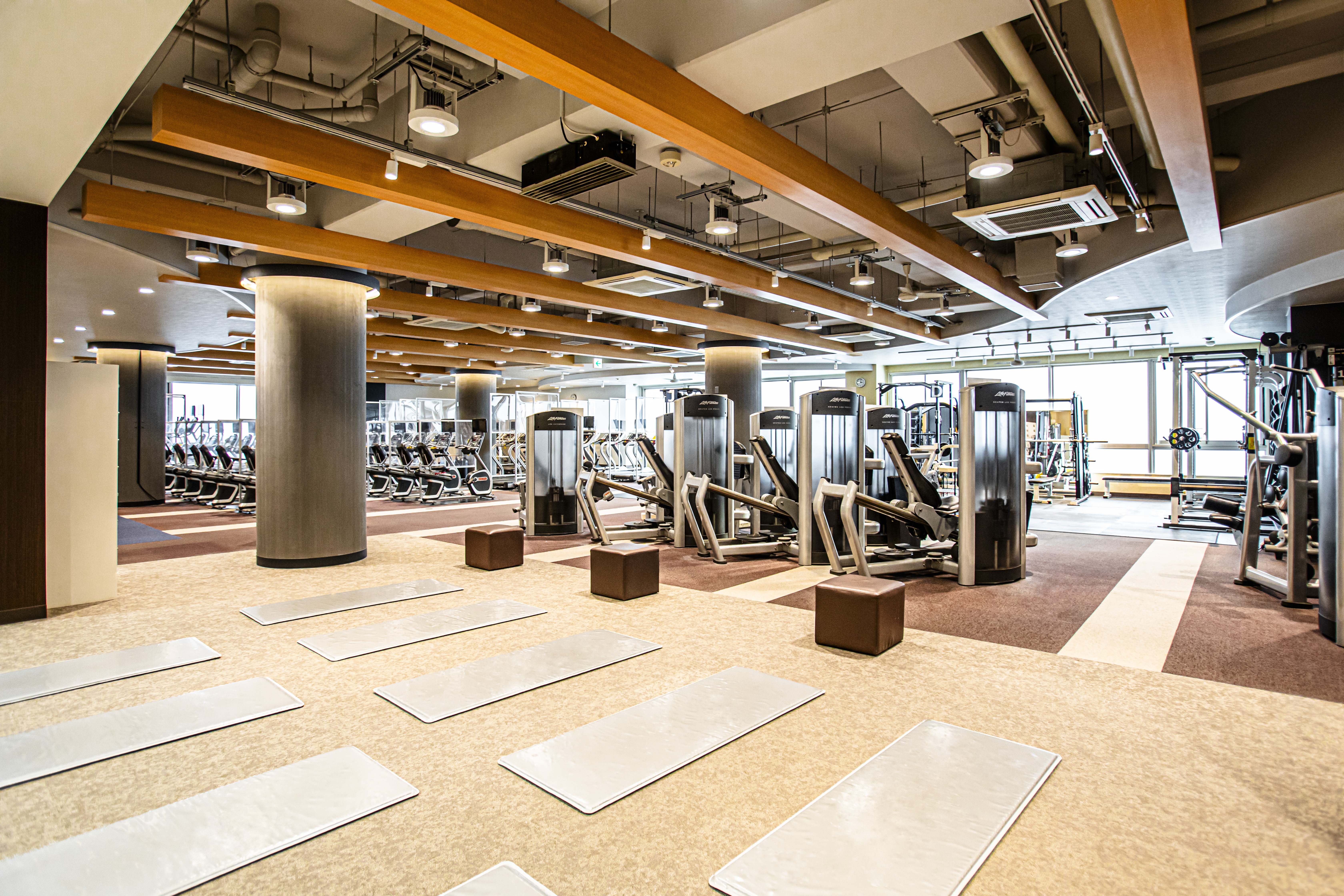 本八幡店のトレーニングマシン